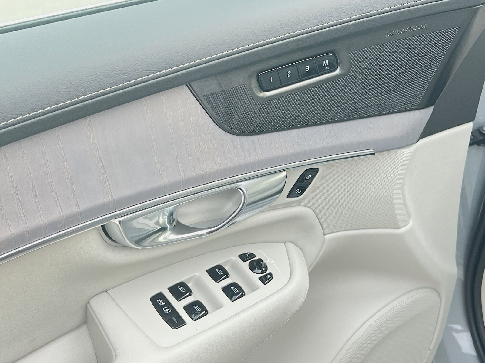 New 2026 Volvo XC90 B6 Ultra AWD/4WD image 15