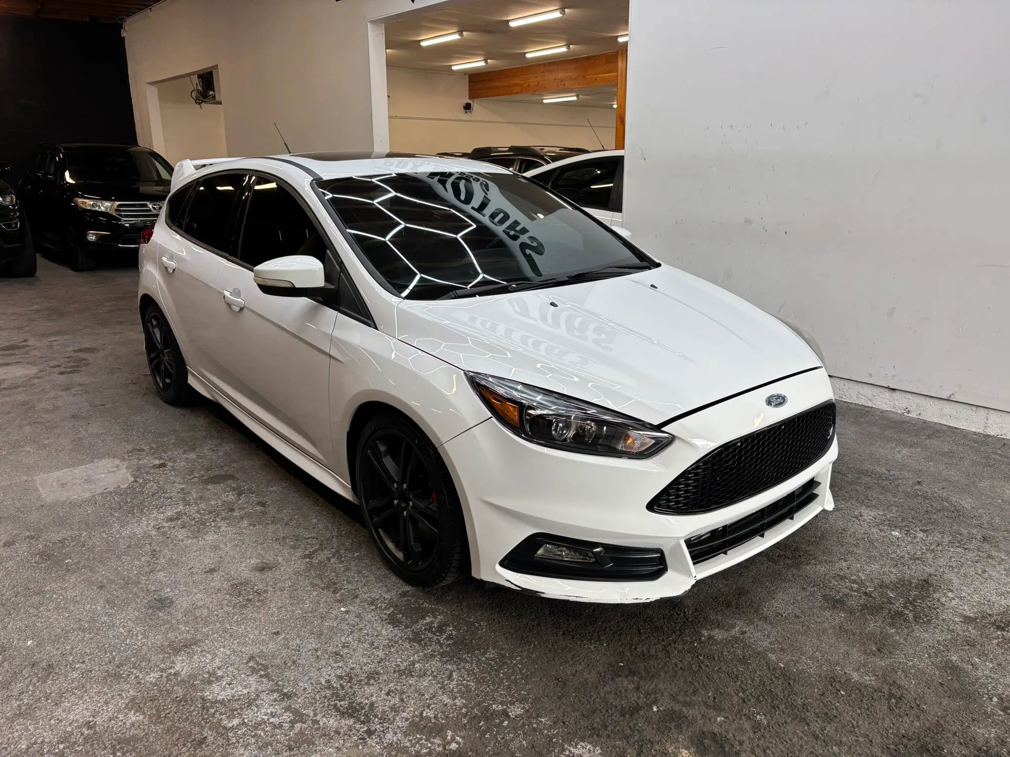 Used 2018 Ford Focus ST w/ Equipment Group 402A FWD image 2