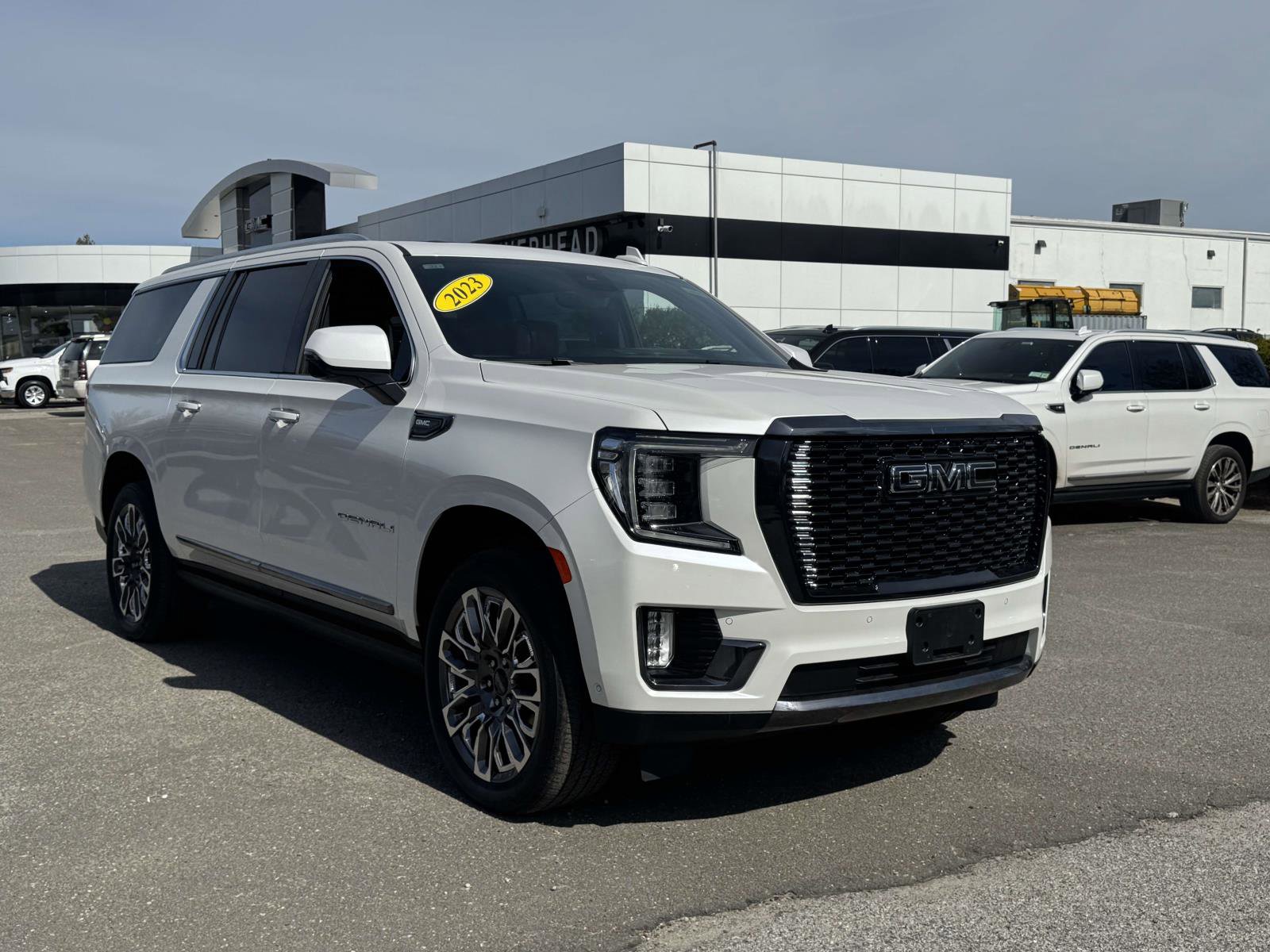 Used 2023 GMC Yukon XL Denali Ultimate AWD/4WD image 2