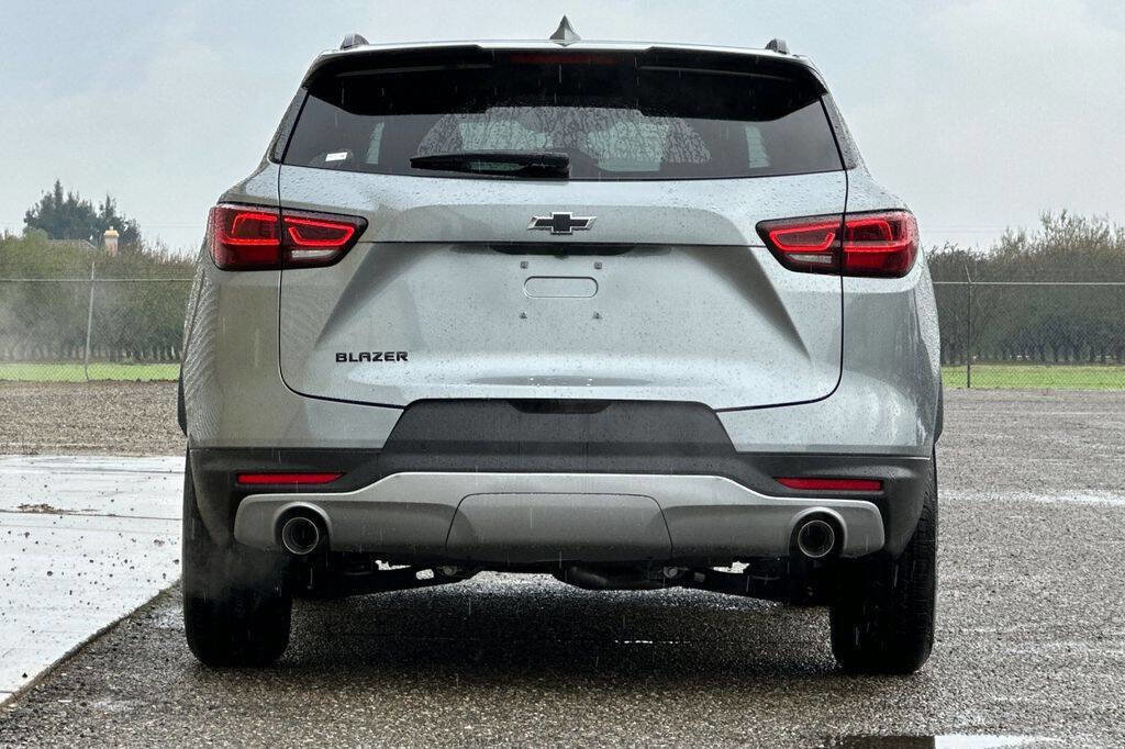 New 2025 Chevrolet Blazer LT w/ Midnight/Sport Edition image 5