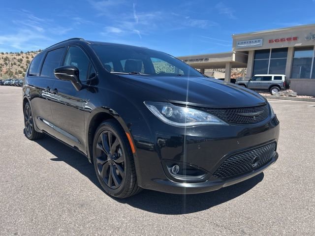 Used 2018 Chrysler Pacifica Limited w/ Advanced Safetytec Group FWD image 24