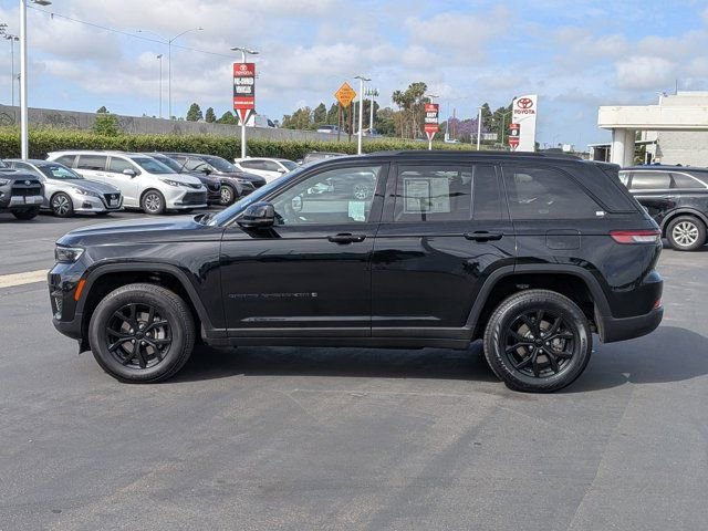 Used 2024 Jeep Grand Cherokee Altitude AWD/4WD image 12