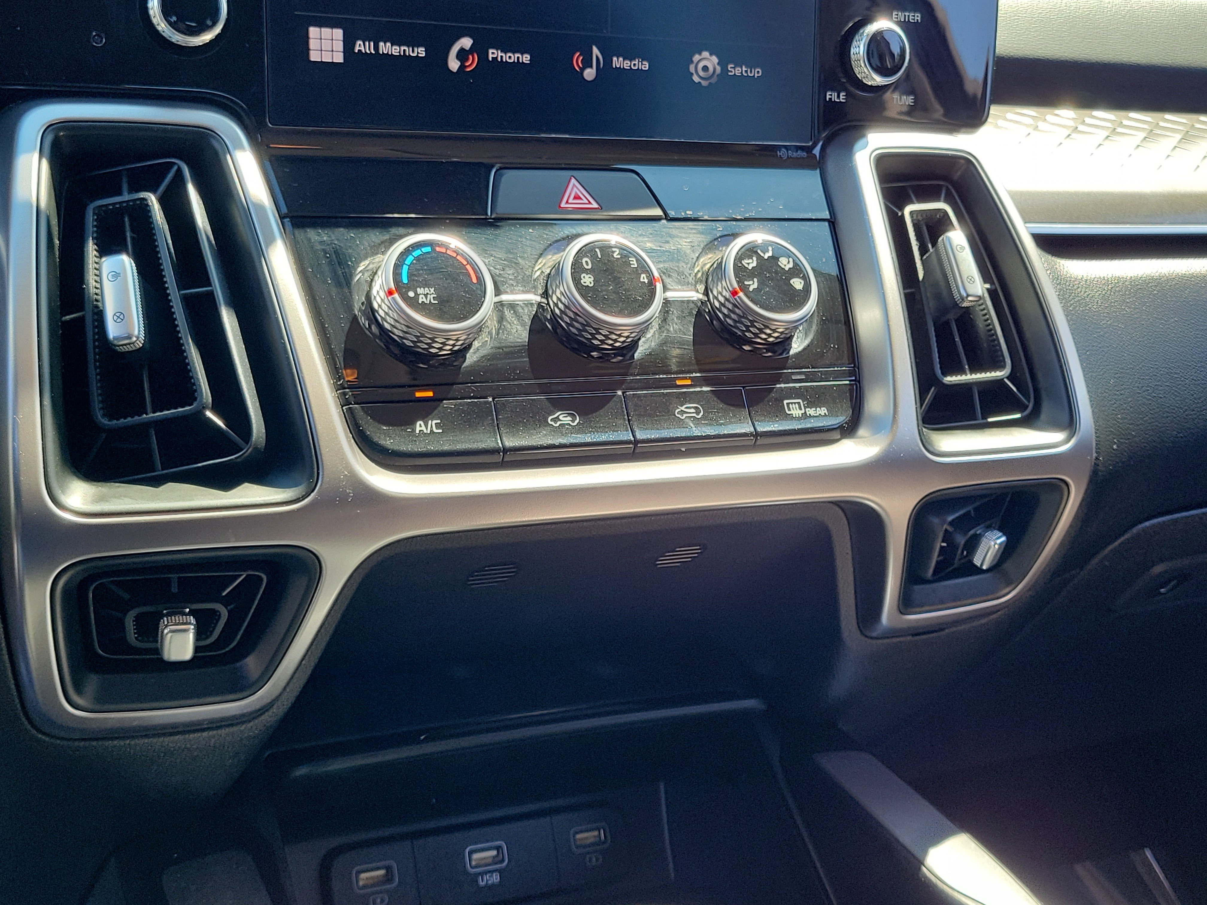 Used 2023 Kia Sorento LX image 27