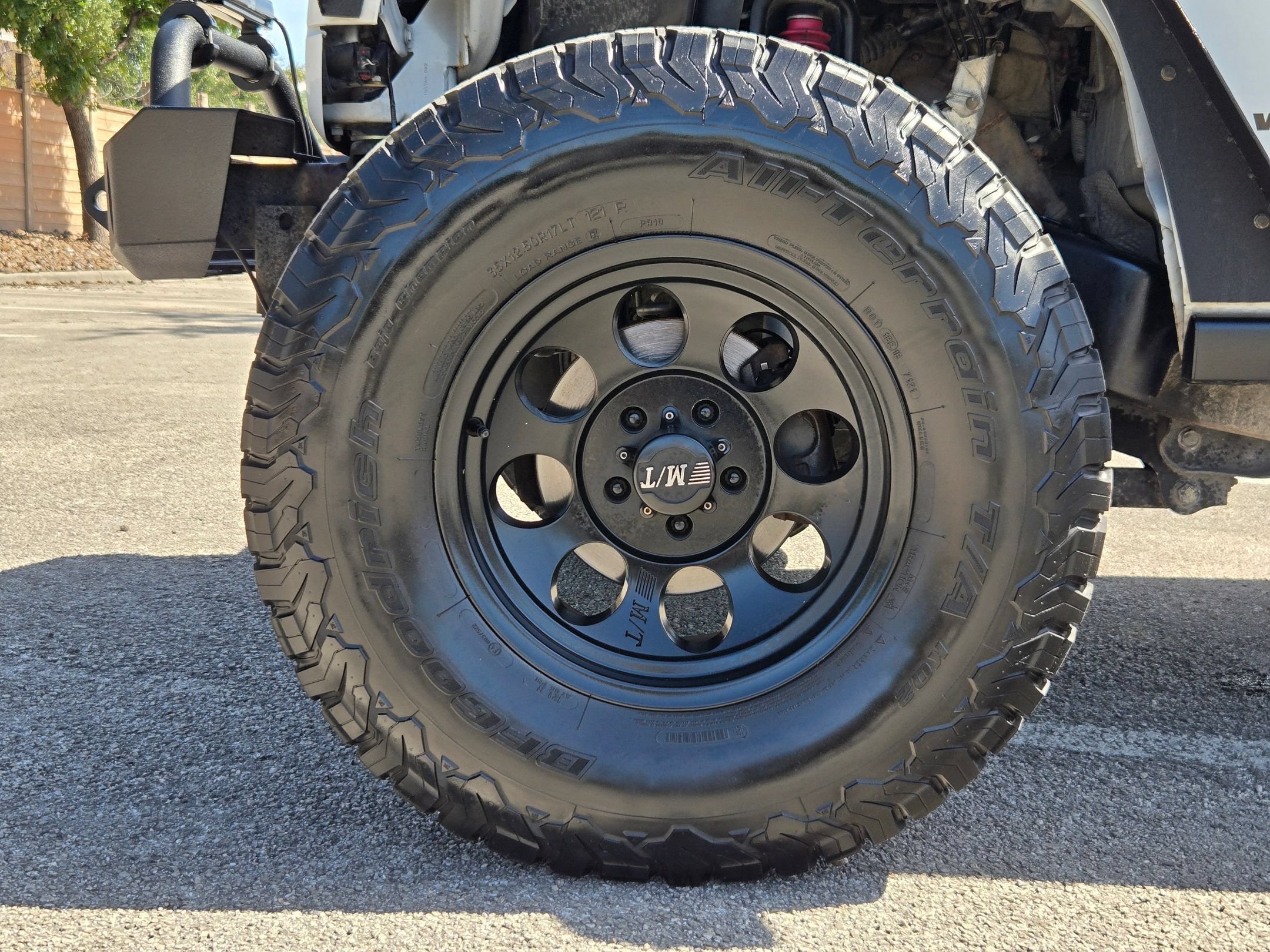 Used 2015 Jeep Wrangler Unlimited Rubicon w/ Connectivity Group AWD/4WD image 31