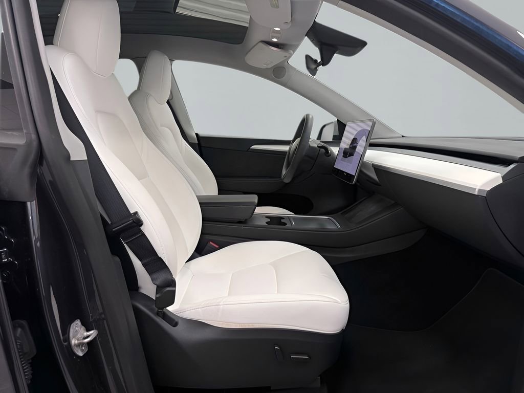 Used 2024 Tesla Model Y Long Range AWD/4WD image 11