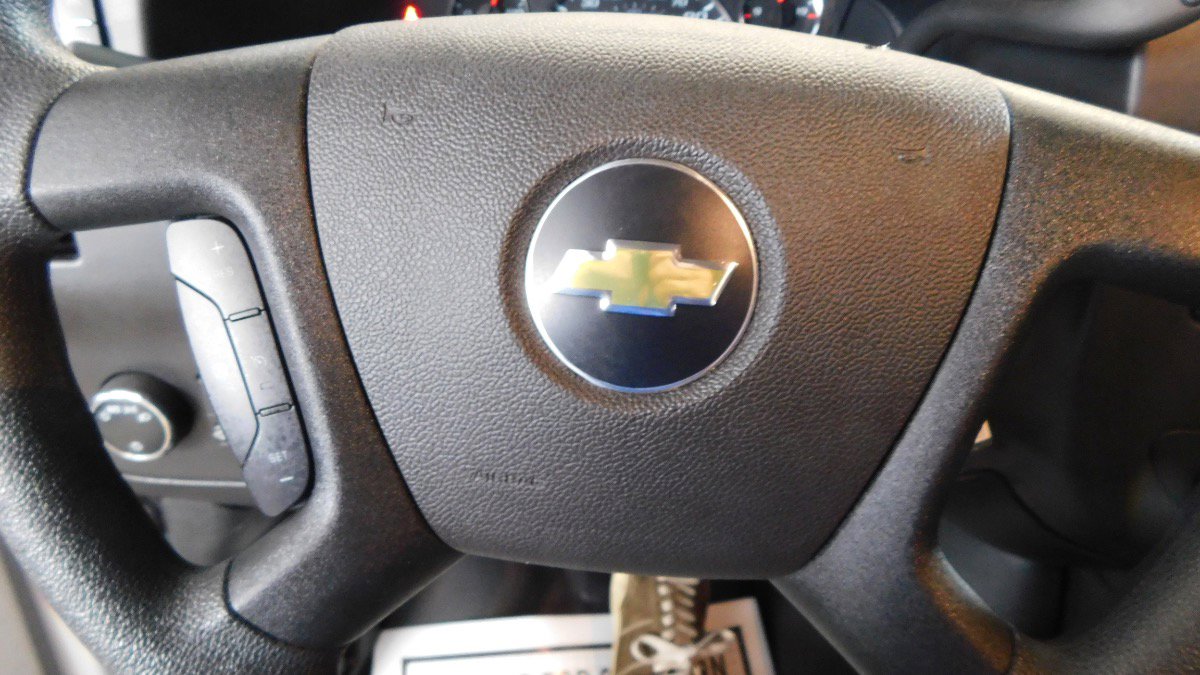 Used 2025 Chevrolet Express 2500 w/ Driver Convenience Package image 19