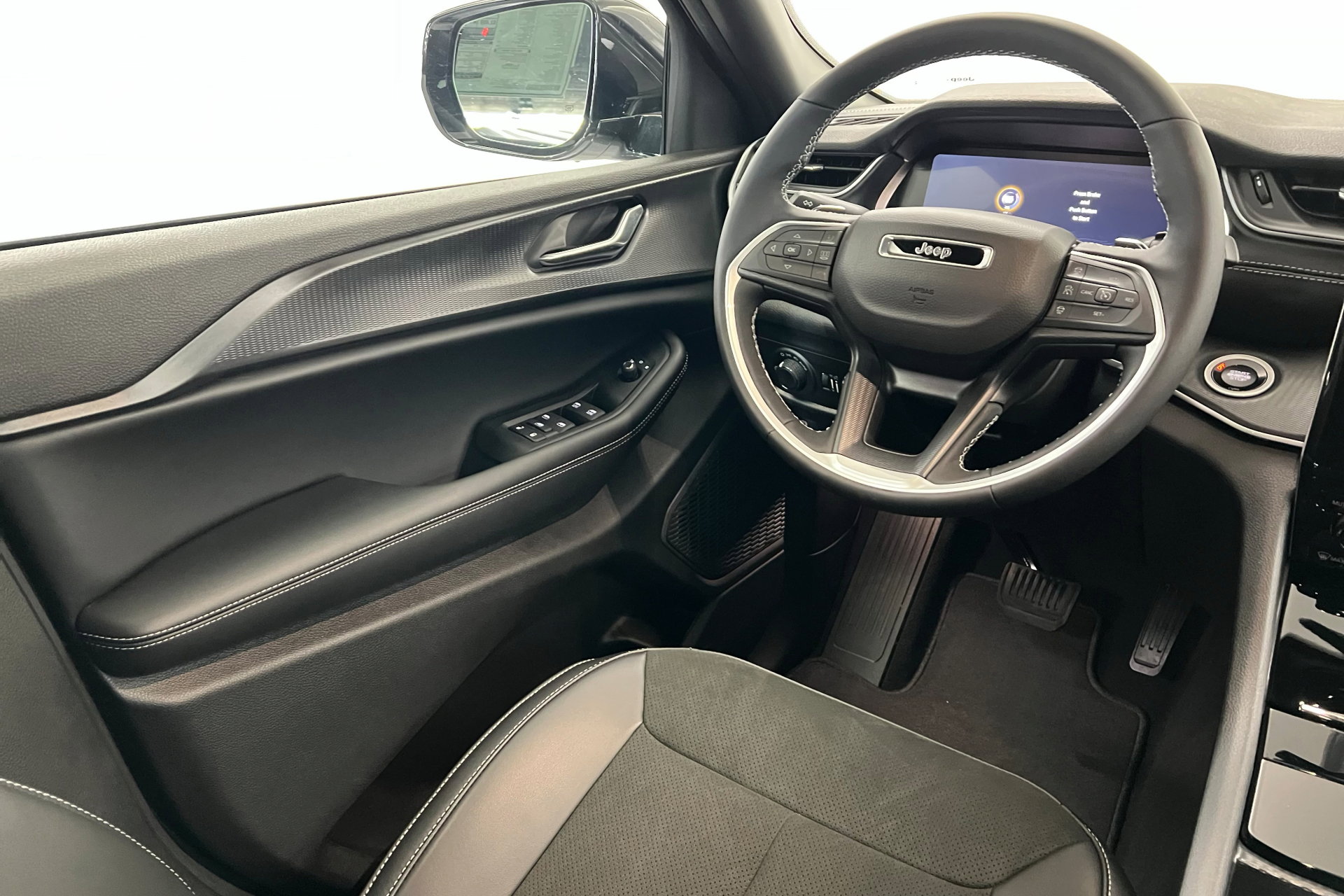 New 2025 Jeep Grand Cherokee Altitude AWD/4WD image 11