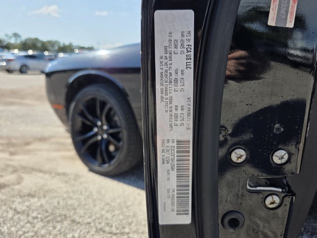Used 2016 Dodge Challenger R/T w/ Driver Convenience Group RWD image 19