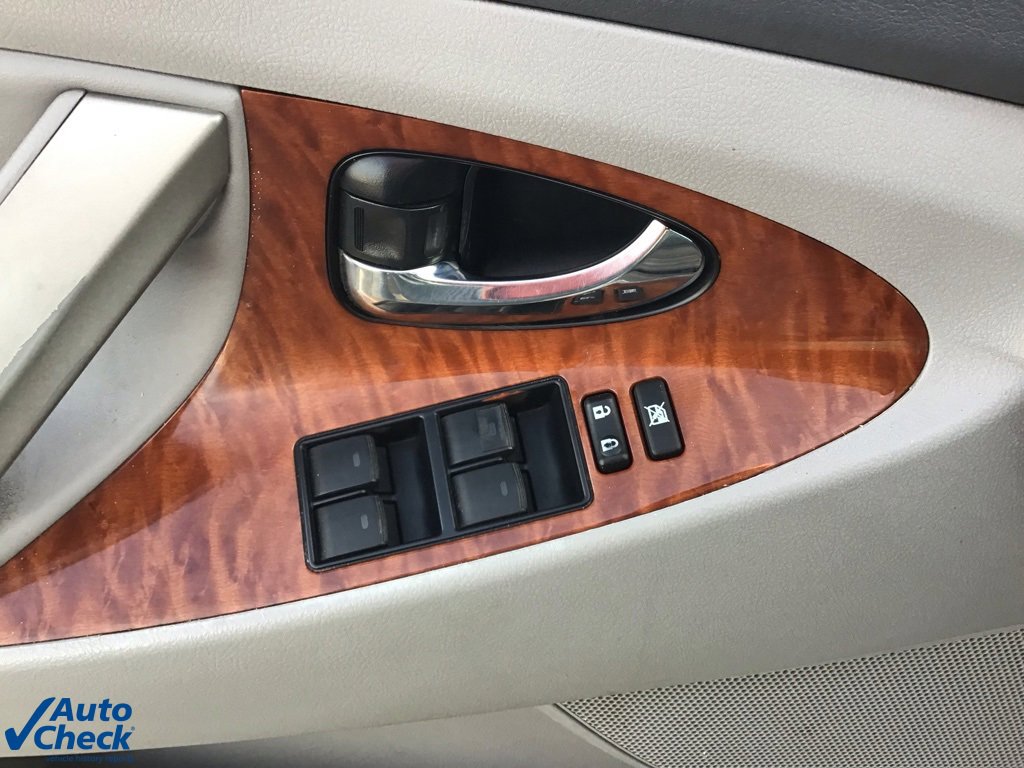 Used 2010 Toyota Camry XLE image 24