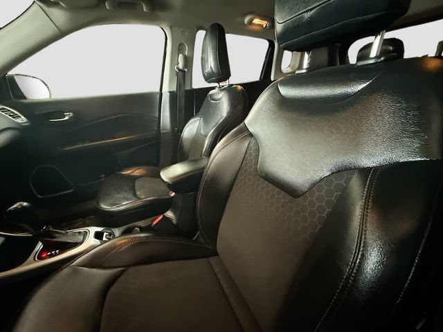 Used 2018 Jeep Compass Latitude w/ Popular Equipment Group FWD image 20