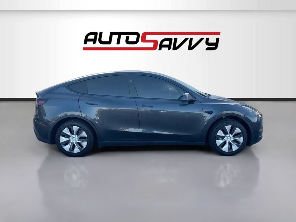 Used 2025 Tesla Model Y Long Range RWD image 8