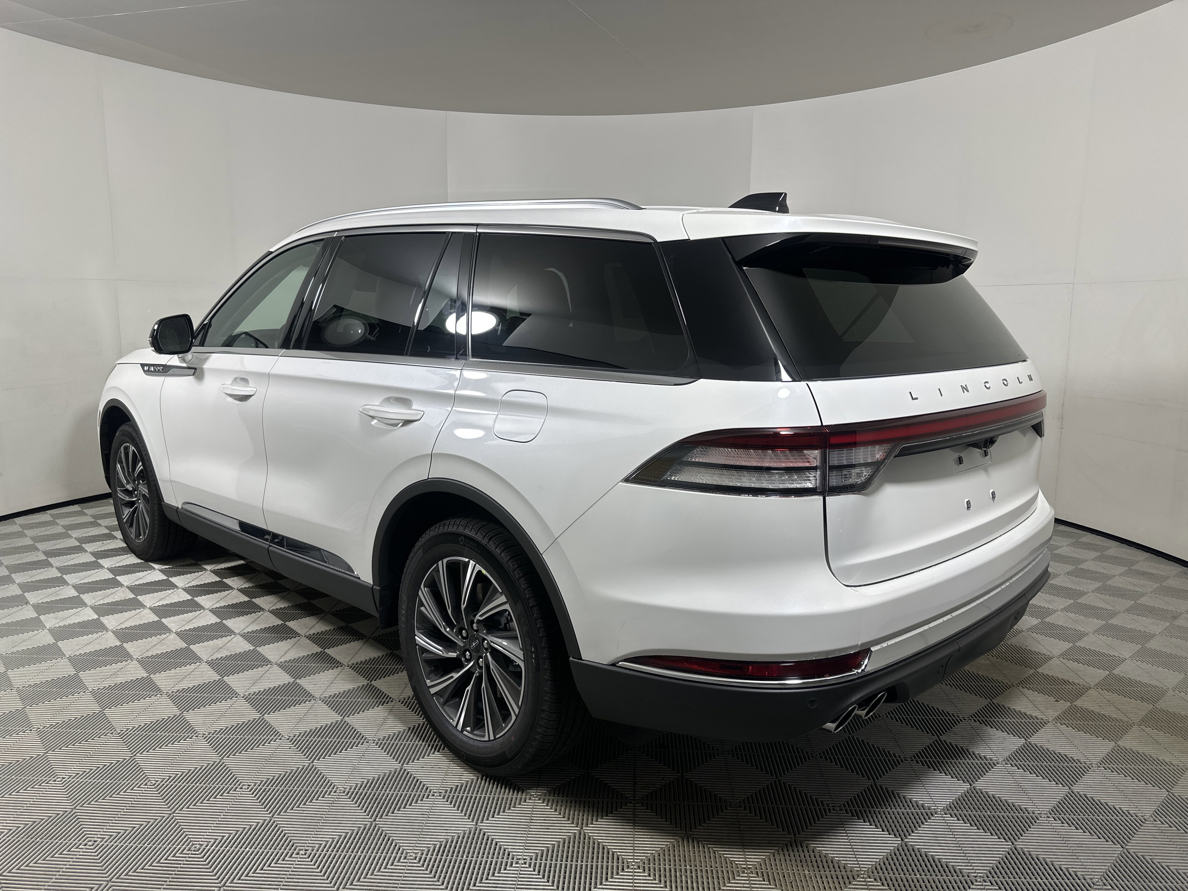 New 2025 Lincoln Aviator AWD image 5
