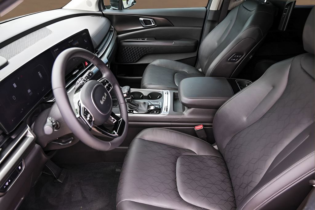 Used 2025 Kia Carnival SX FWD image 9