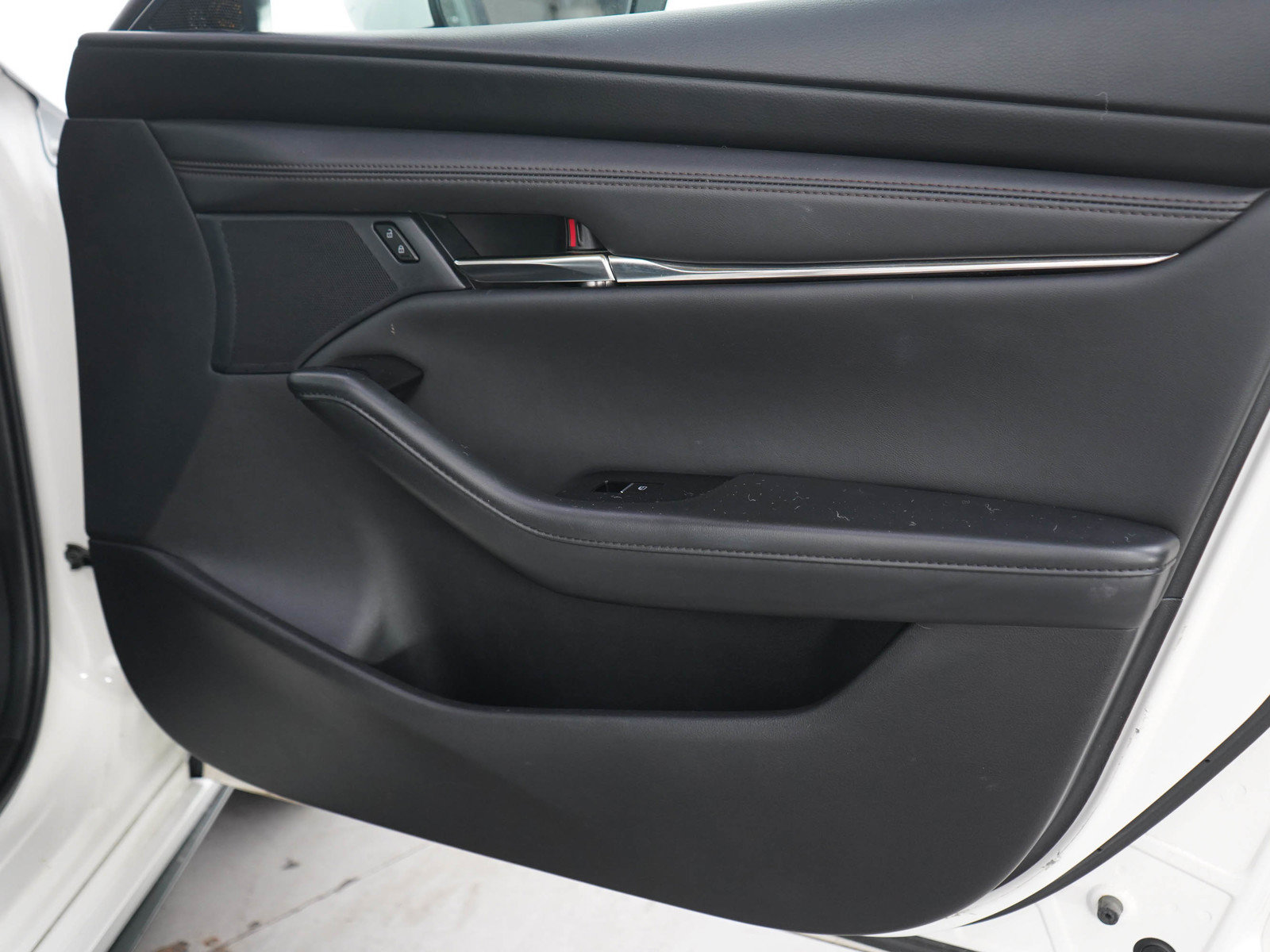 Used 2024 MAZDA MAZDA3 s FWD image 9