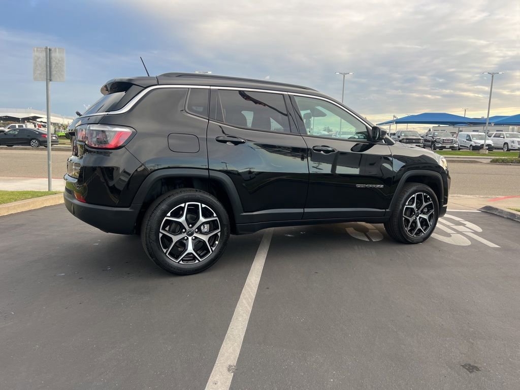 Used 2025 Jeep Compass Limited image 9