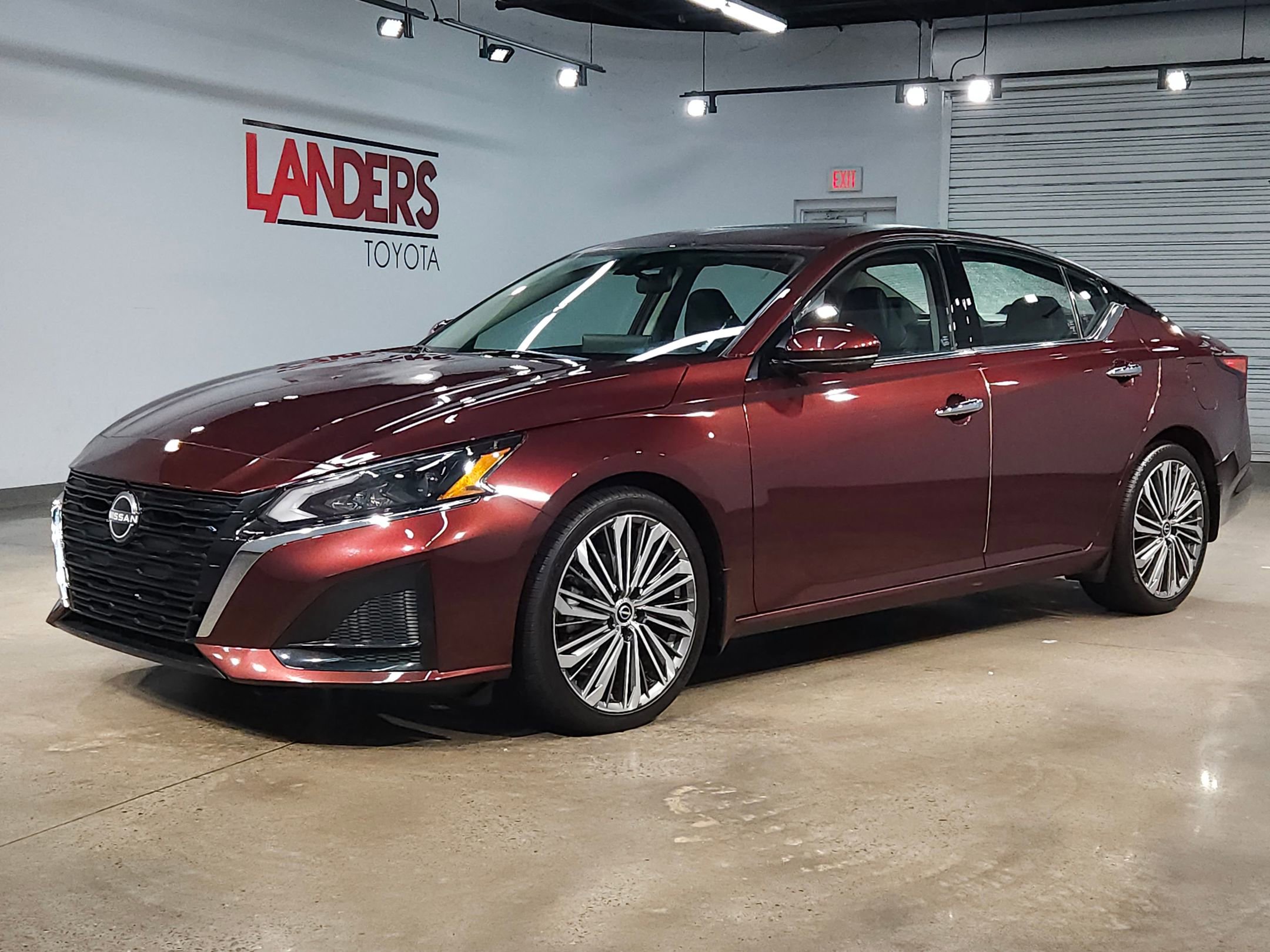Used 2023 Nissan Altima 2.5 SL image 3