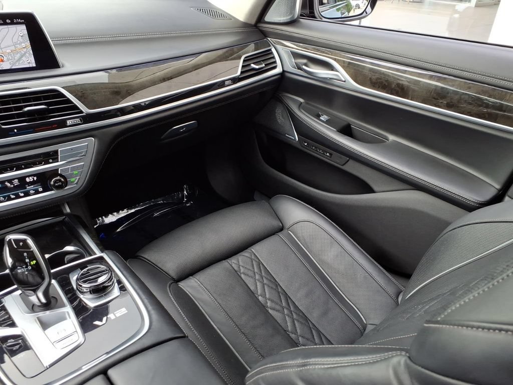 Used 2020 BMW M760i xDrive w/ Luxury Rear Seating Package AWD/4WD image 21