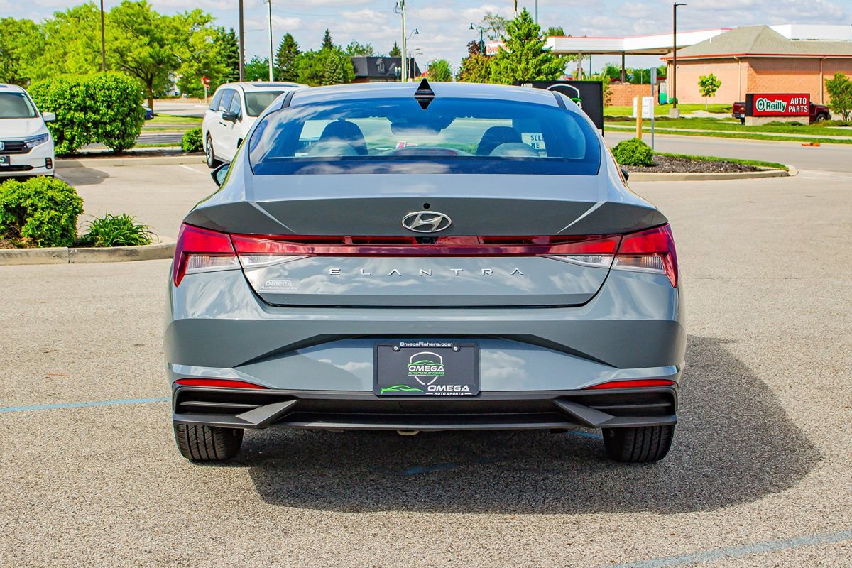 Used 2022 Hyundai Elantra SEL w/ Convenience Package FWD image 8