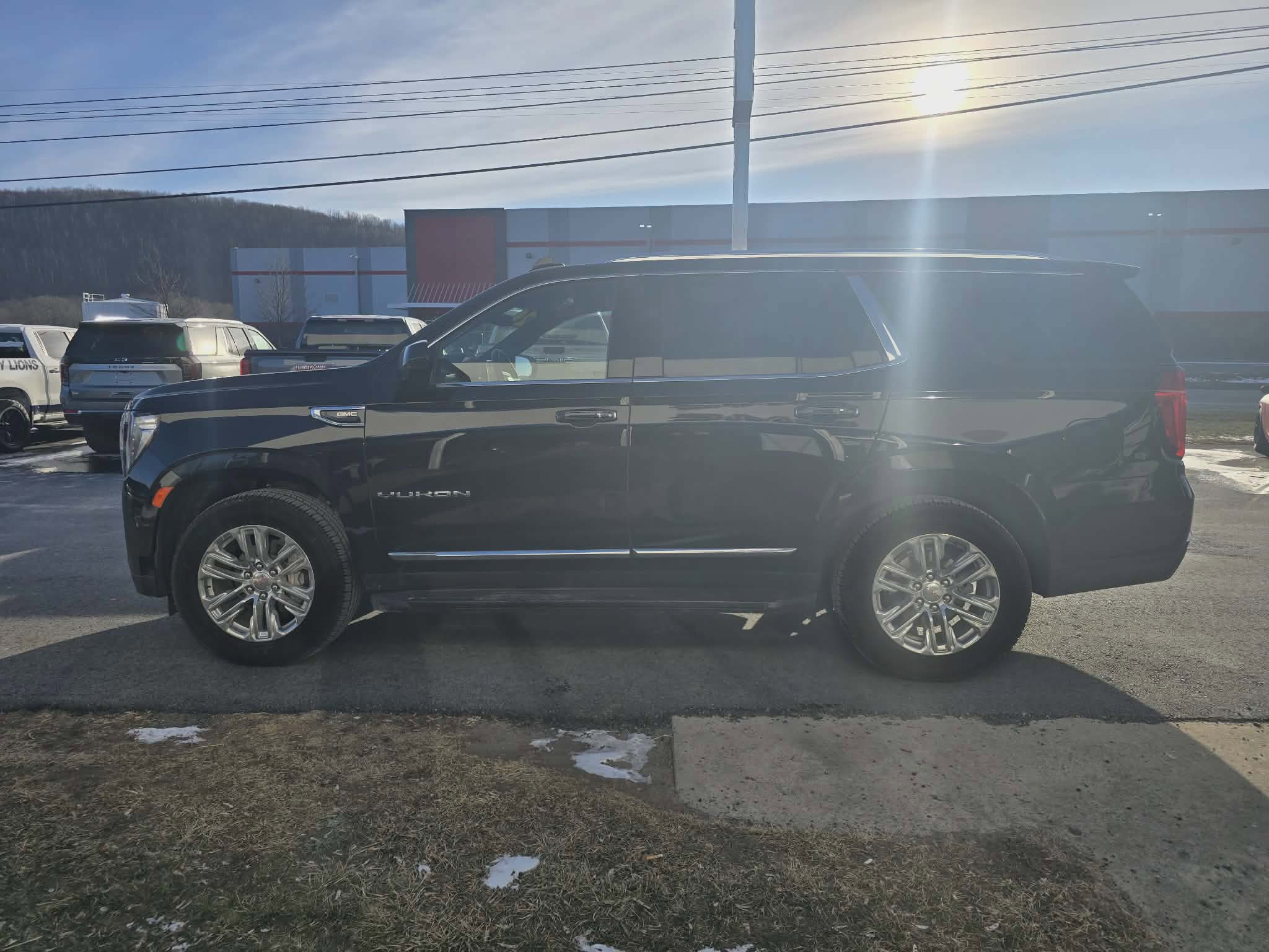 Used 2024 GMC Yukon SLT image 7