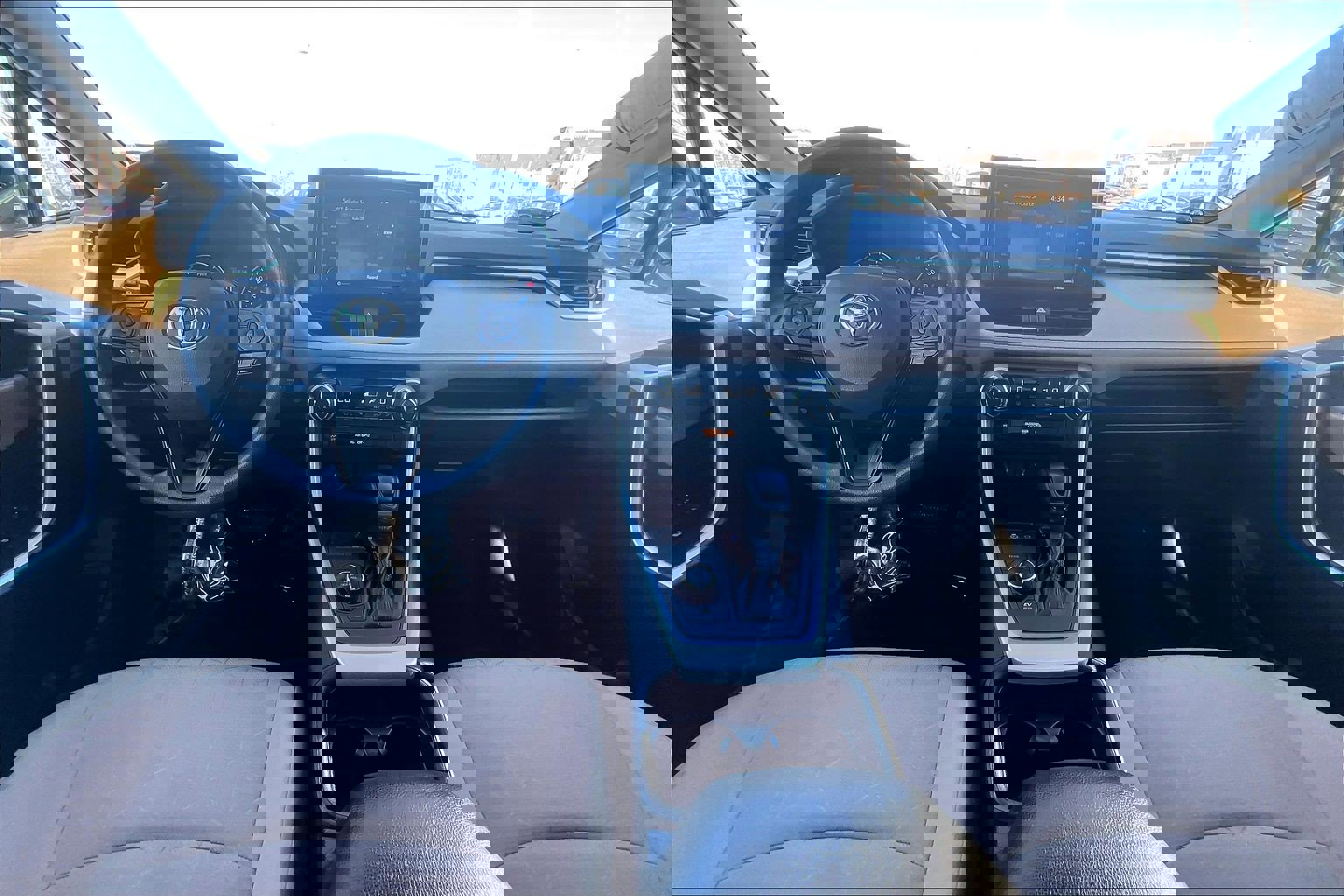 Used 2021 Toyota RAV4 XLE w/ Convenience Package image 14