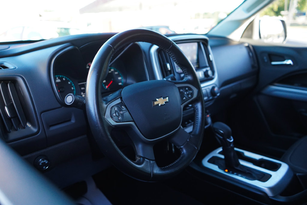 Used 2022 Chevrolet Colorado LT w/ Safety Package RWD image 5