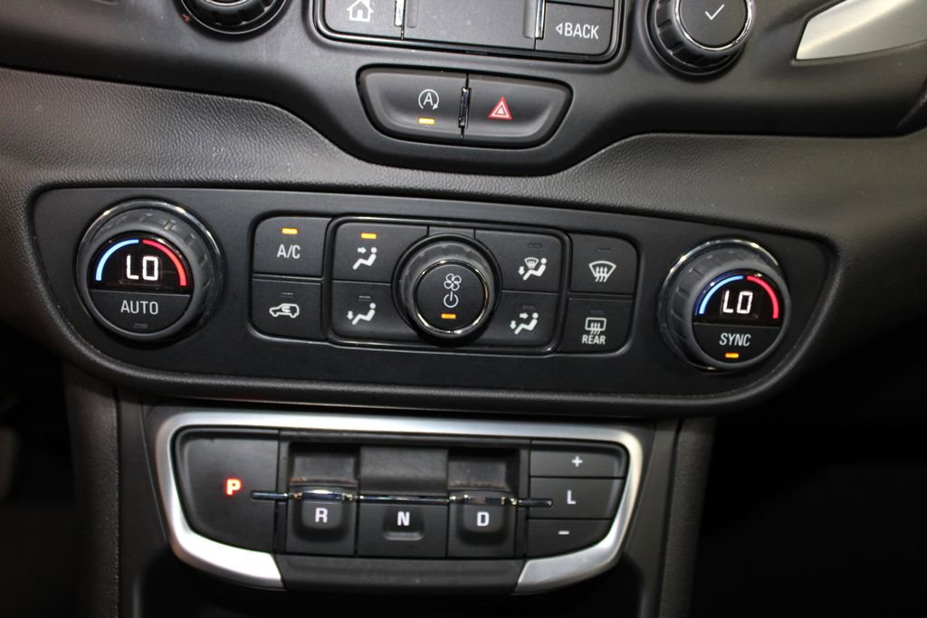 Used 2024 GMC Terrain SLT image 47