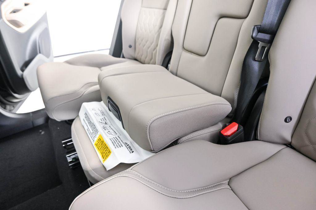 New 2026 Volvo XC90 B6 Plus w/ Protection Package Premier AWD/4WD image 21