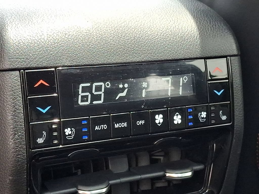 Used 2023 Jeep Grand Cherokee Summit AWD/4WD image 11
