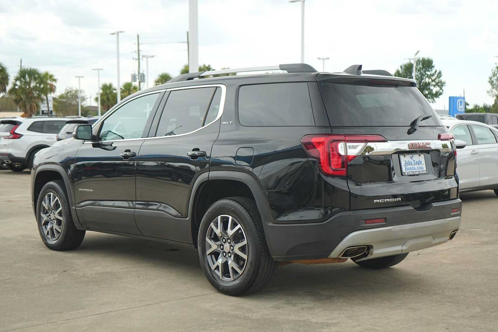 Used 2023 GMC Acadia SLT FWD image 4