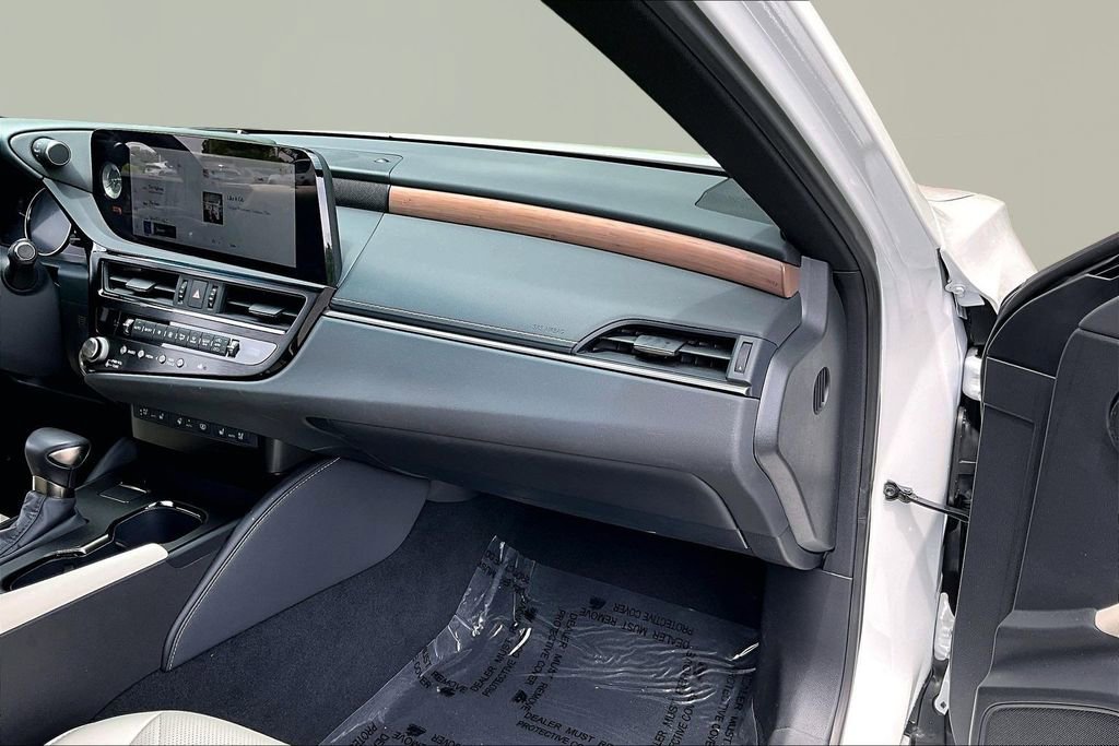 Used 2025 Lexus ES 300h w/ Technology Package FWD image 18