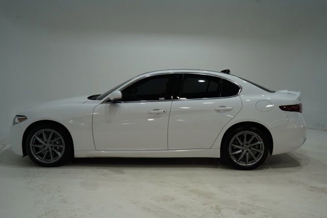Used 2020 Alfa Romeo Giulia AWD w/ Cold Weather Package image 4