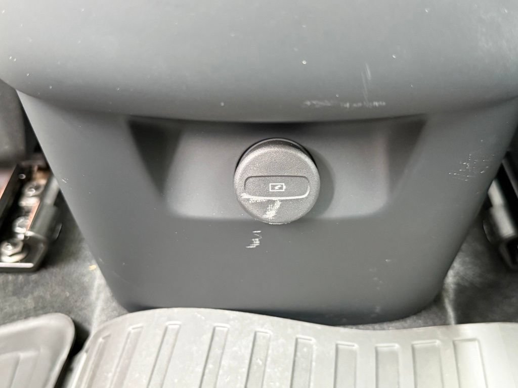 Used 2025 Volvo XC90 B5 Plus AWD/4WD image 38