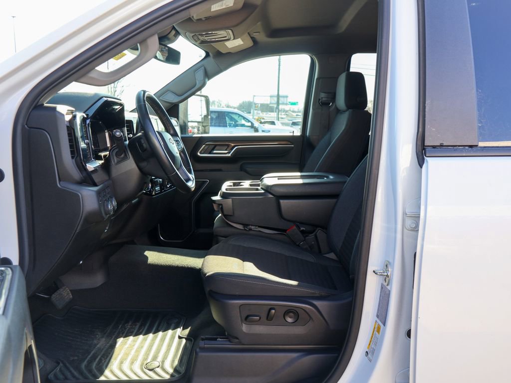 Certified 2025 Chevrolet Silverado 3500 LT w/ Safety Package image 8