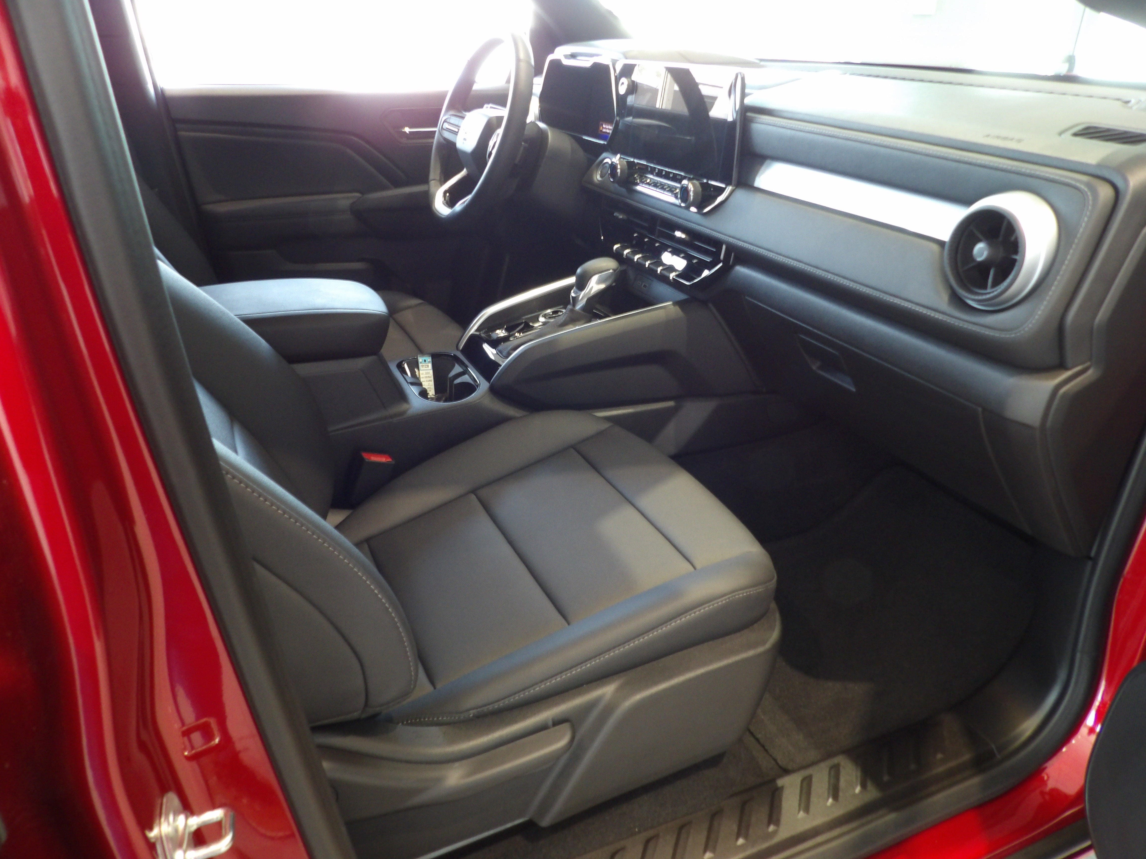 Used 2024 Chevrolet Colorado LT w/ LT Convenience Package III image 24