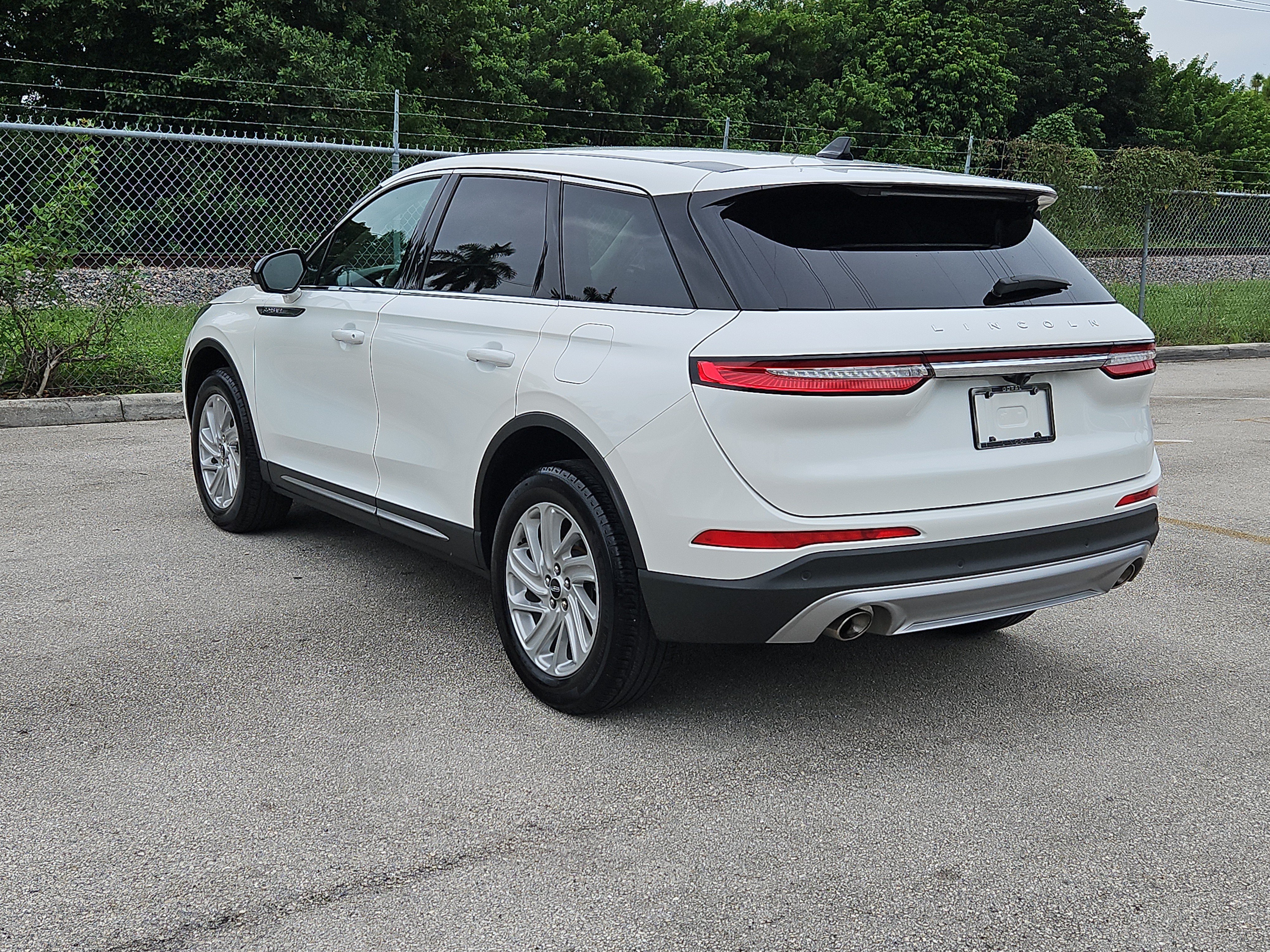 Used 2024 Lincoln Corsair FWD image 3