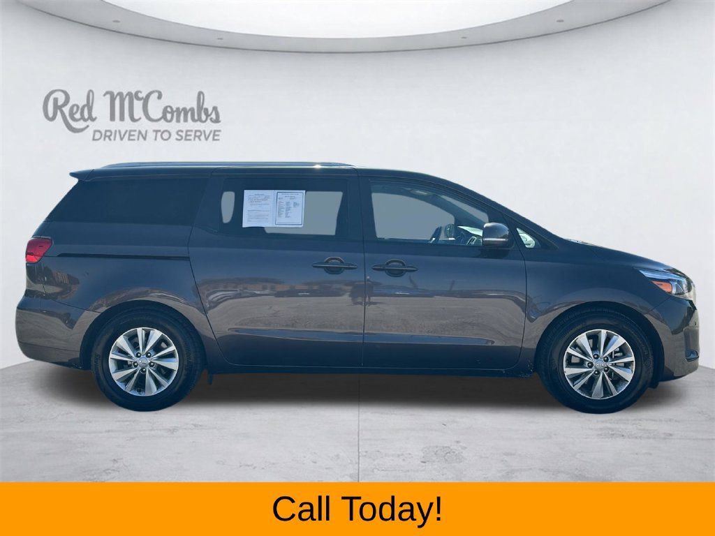 Used 2017 Kia Sedona LX w/ LX Essentials Premium Package FWD image 4
