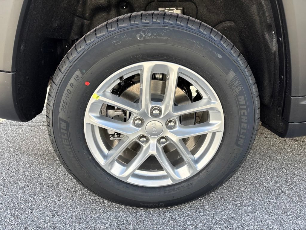 New 2026 Jeep Grand Cherokee Laredo AWD/4WD image 12