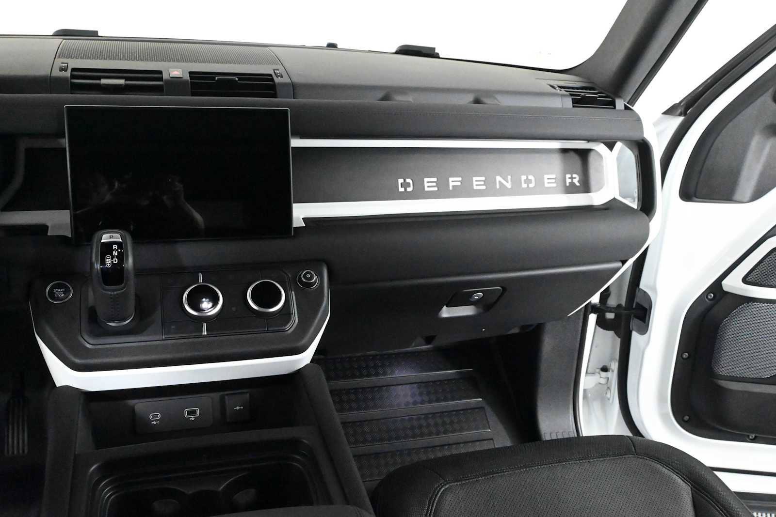Used 2022 Land Rover Defender 110 X-Dynamic SE AWD/4WD image 17