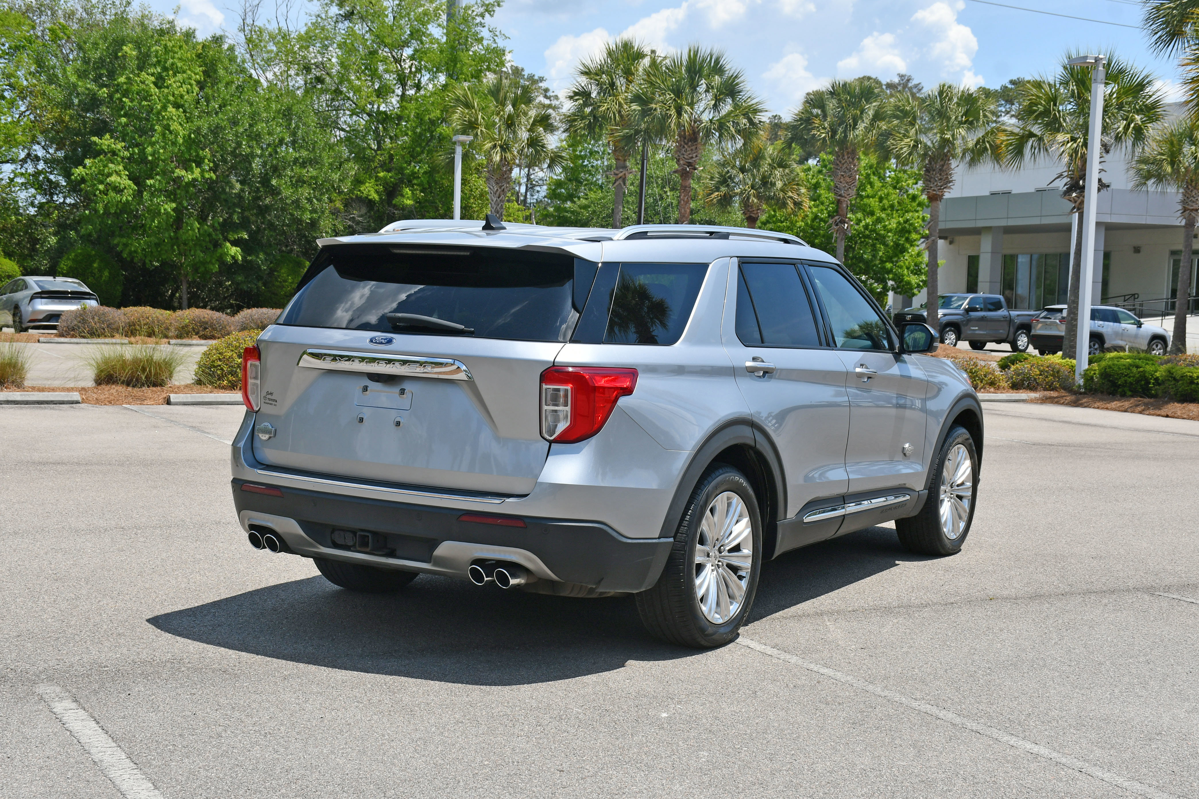 Used 2022 Ford Explorer King Ranch w/ Class IV Trailer Tow Package RWD image 3