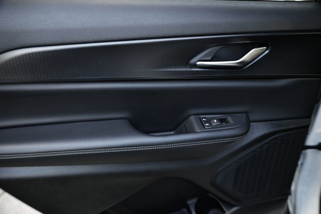 Used 2023 Jeep Grand Cherokee L Laredo image 25