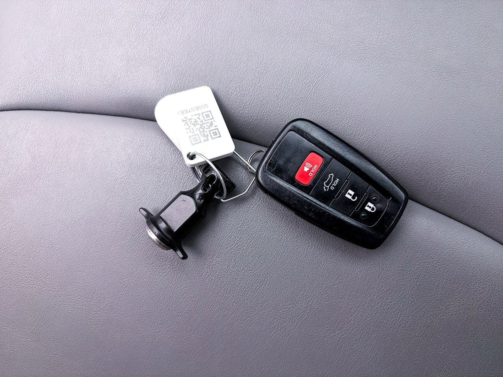 Used 2023 Toyota RAV4 XLE Premium image 30