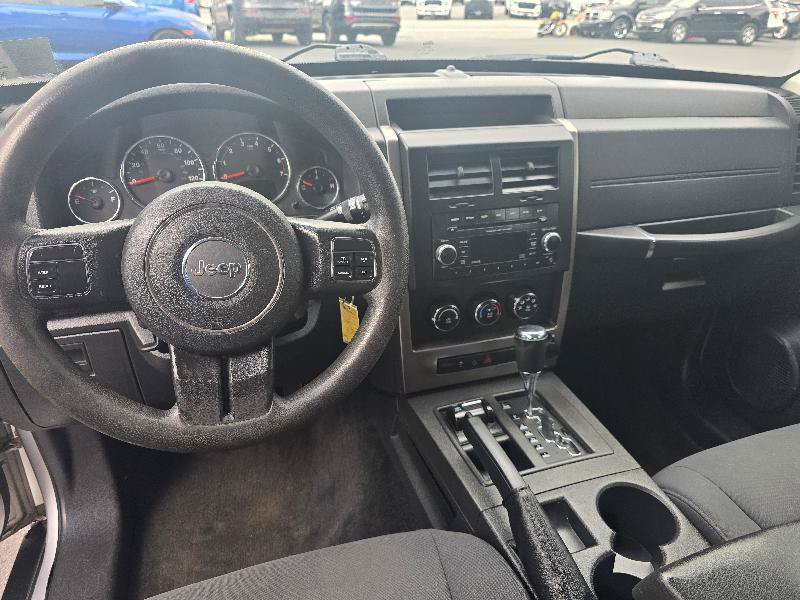 Used 2012 Jeep Liberty Sport AWD/4WD image 8