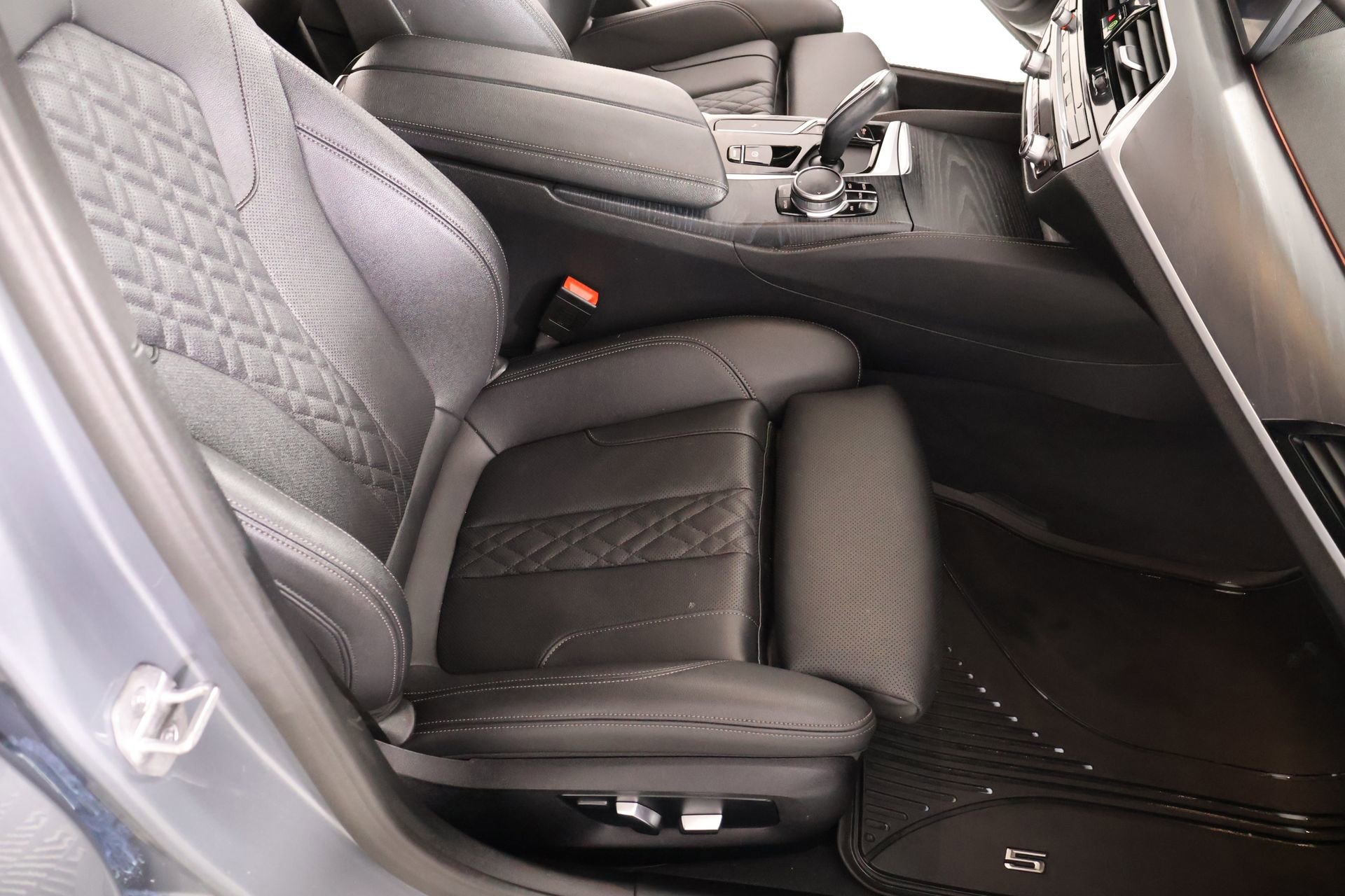 Used 2023 BMW 530i w/ M Sport Package RWD image 14