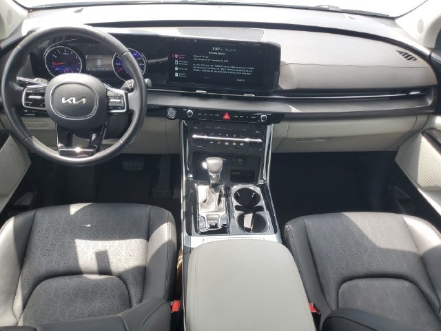 Used 2024 Kia Carnival EX FWD image 16