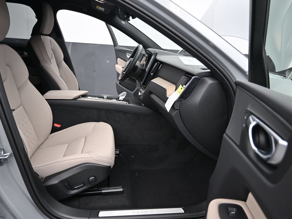 New 2026 Volvo XC60 B5 Plus w/ Protection Package Premier AWD/4WD image 14
