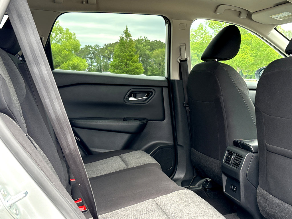 Used 2024 Nissan Rogue SV FWD image 7