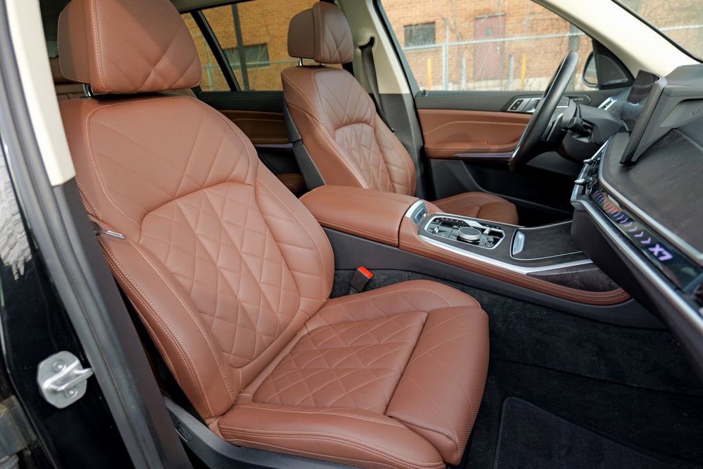 Used 2023 BMW X7 xDrive40i w/ Premium Package image 41