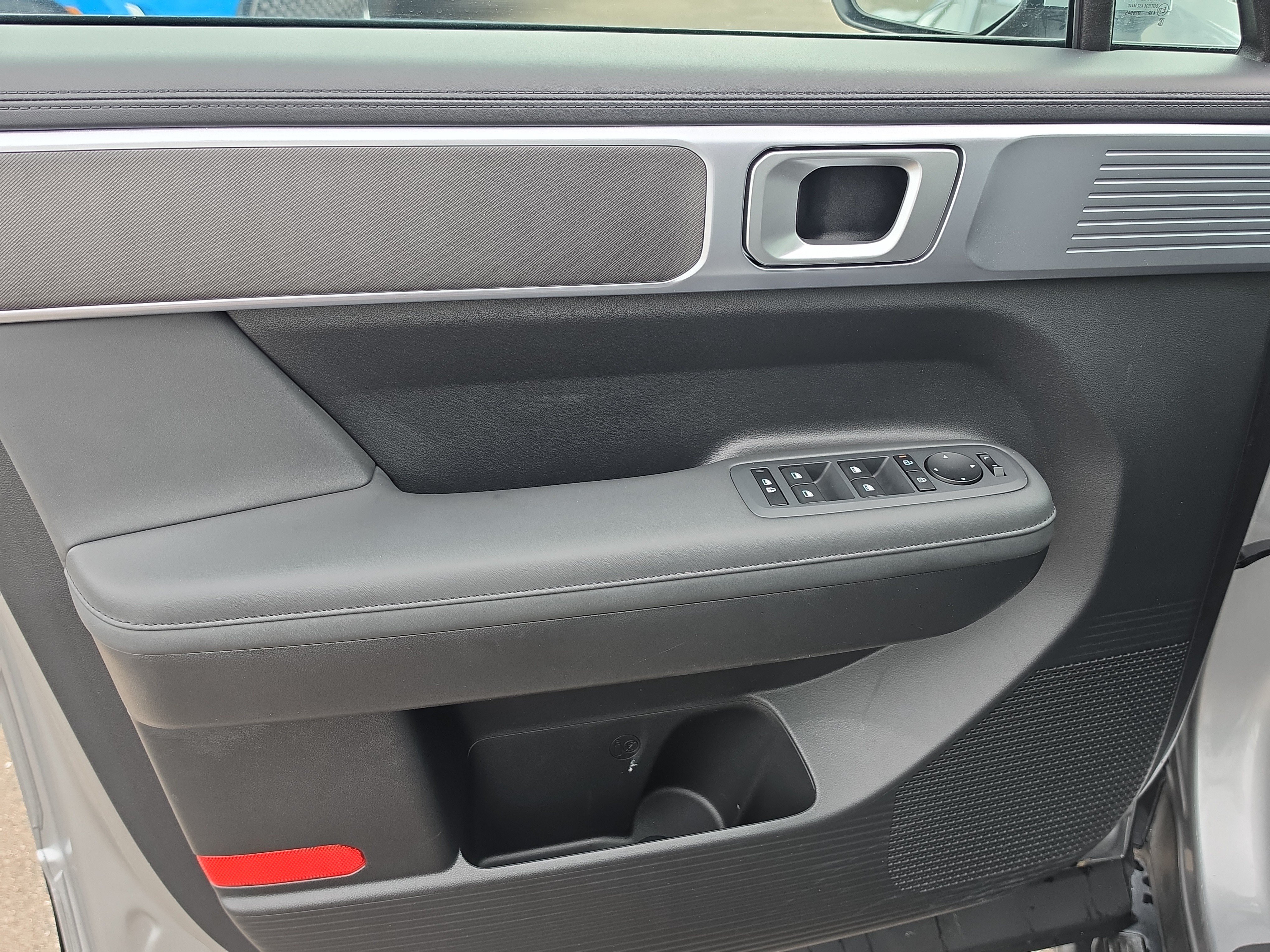 Used 2025 Hyundai Santa Fe SEL FWD image 19
