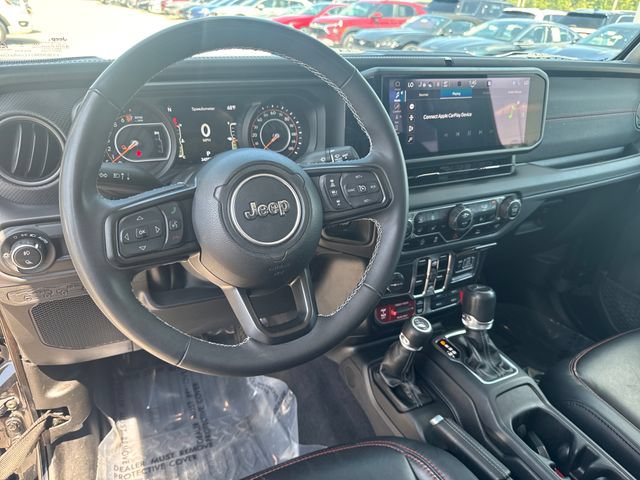 Used 2025 Jeep Gladiator Rubicon w/ Convenience Group AWD/4WD image 15