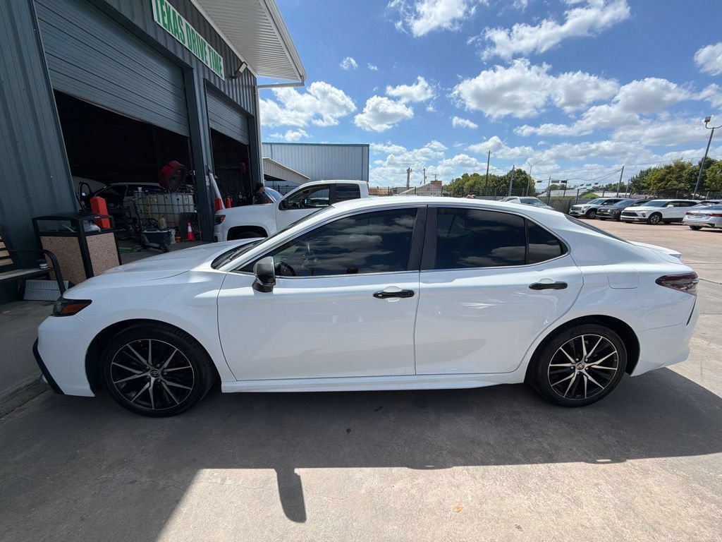 Used 2023 Toyota Camry SE FWD image 11